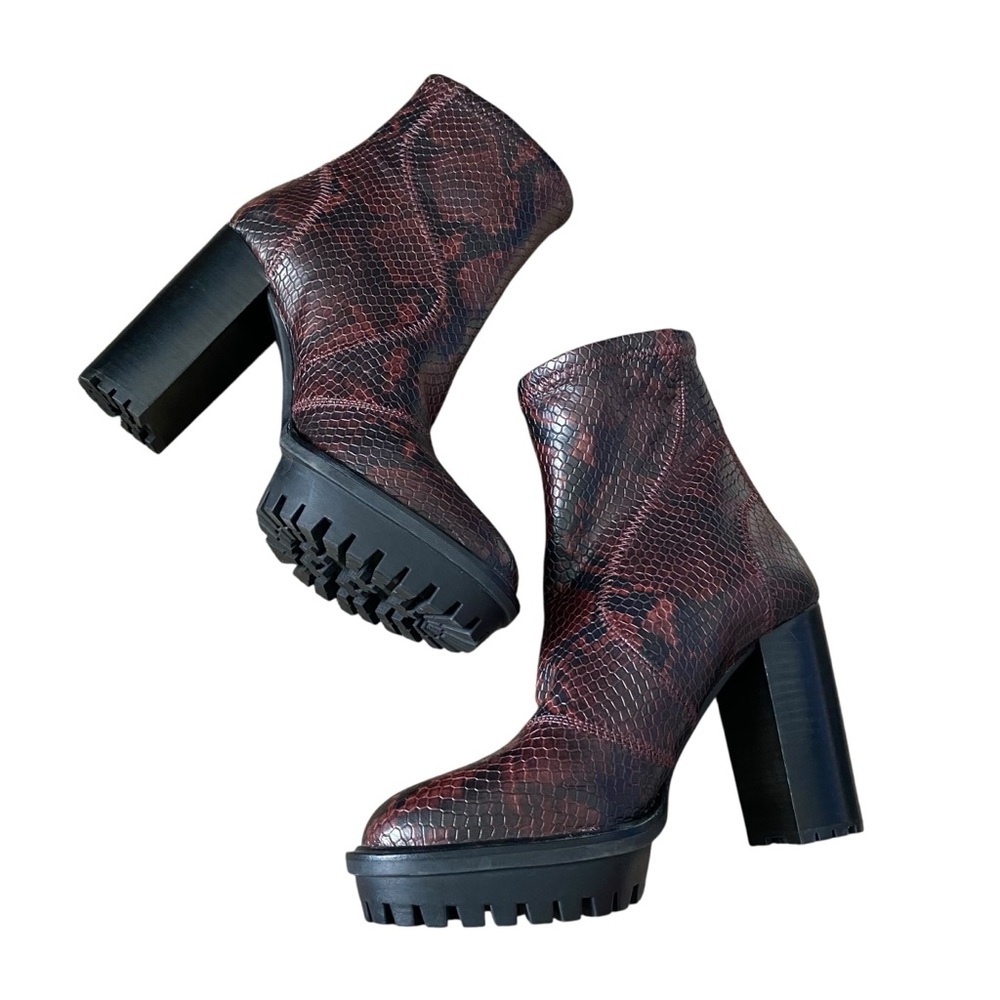Vince Camuto Erettie Burgundy Snake Vampy Platform Block Lugged Booties Size 8.5
